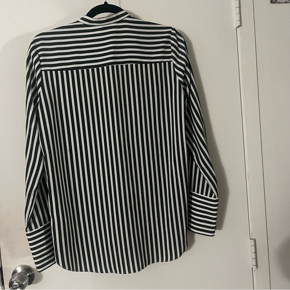 {H&M} 🔷 stripped button down - Picture 2 of 4